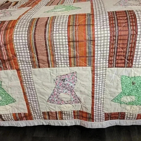 Vintage  Handmade Quilt Blanket - Picture 4 of 15